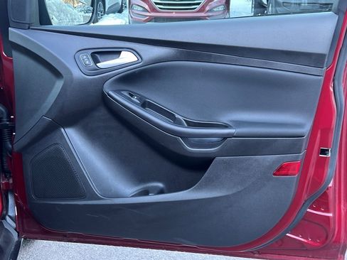 Certified 2017 Ford Focus SE w/ Cold Weather Package image 9