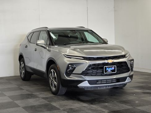 Used 2024 Chevrolet Blazer LT w/ Convenience Package FWD image 2