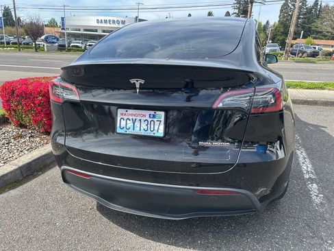 Used 2022 Tesla Model Y Performance image 5