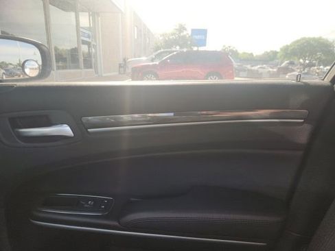 Used 2021 Chrysler 300 Touring L image 12