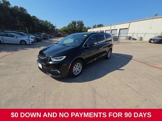 Used 2025 Chrysler Pacifica Select FWD video 1