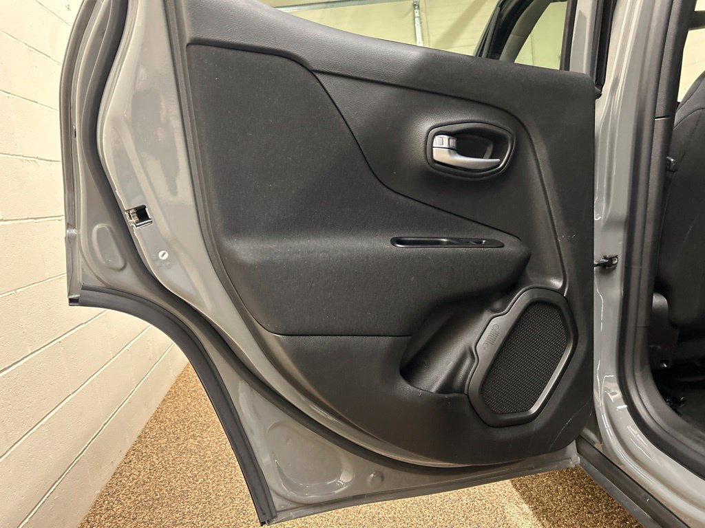 Used 2021 Jeep Renegade Latitude AWD/4WD image 16