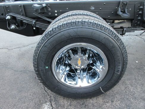 New 2026 Chevrolet Silverado 3500 LT image 12