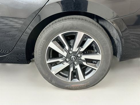 Used 2025 Nissan Versa SV FWD image 11