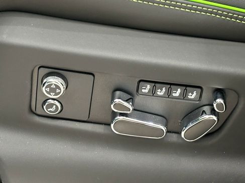 New 2025 Bentley Bentayga V8 image 42