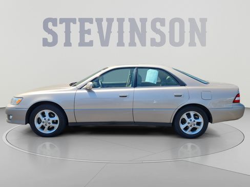 Used 2000 Lexus ES 330 w/ Lexus Value Pkg FWD image 2