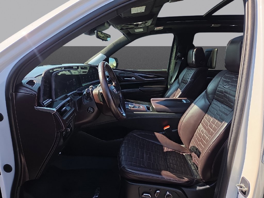 Used 2023 Cadillac Escalade Sport Platinum w/ LPO, Floor Liner Package AWD/4WD image 16