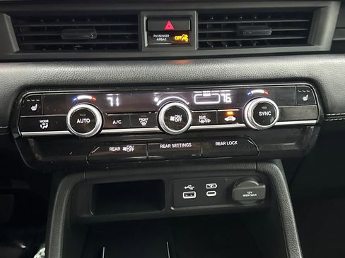 Certified 2025 Honda Pilot Touring image 12