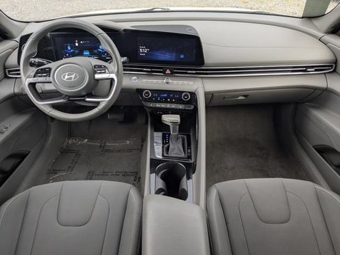 Used 2025 Hyundai Elantra SEL FWD image 15
