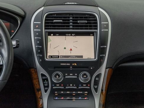 Used 2019 Lincoln Nautilus Reserve image 8