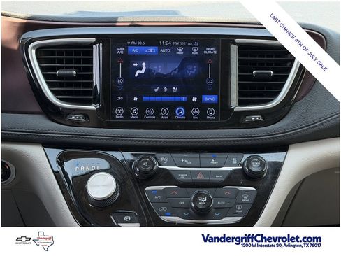 Used 2017 Chrysler Pacifica Limited FWD image 15