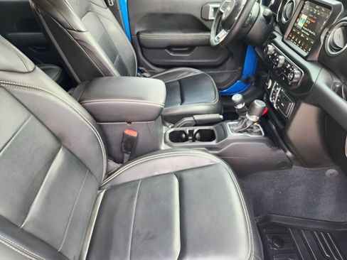 Used 2022 Jeep Wrangler Unlimited Sahara w/ Cold Weather Group AWD/4WD image 7