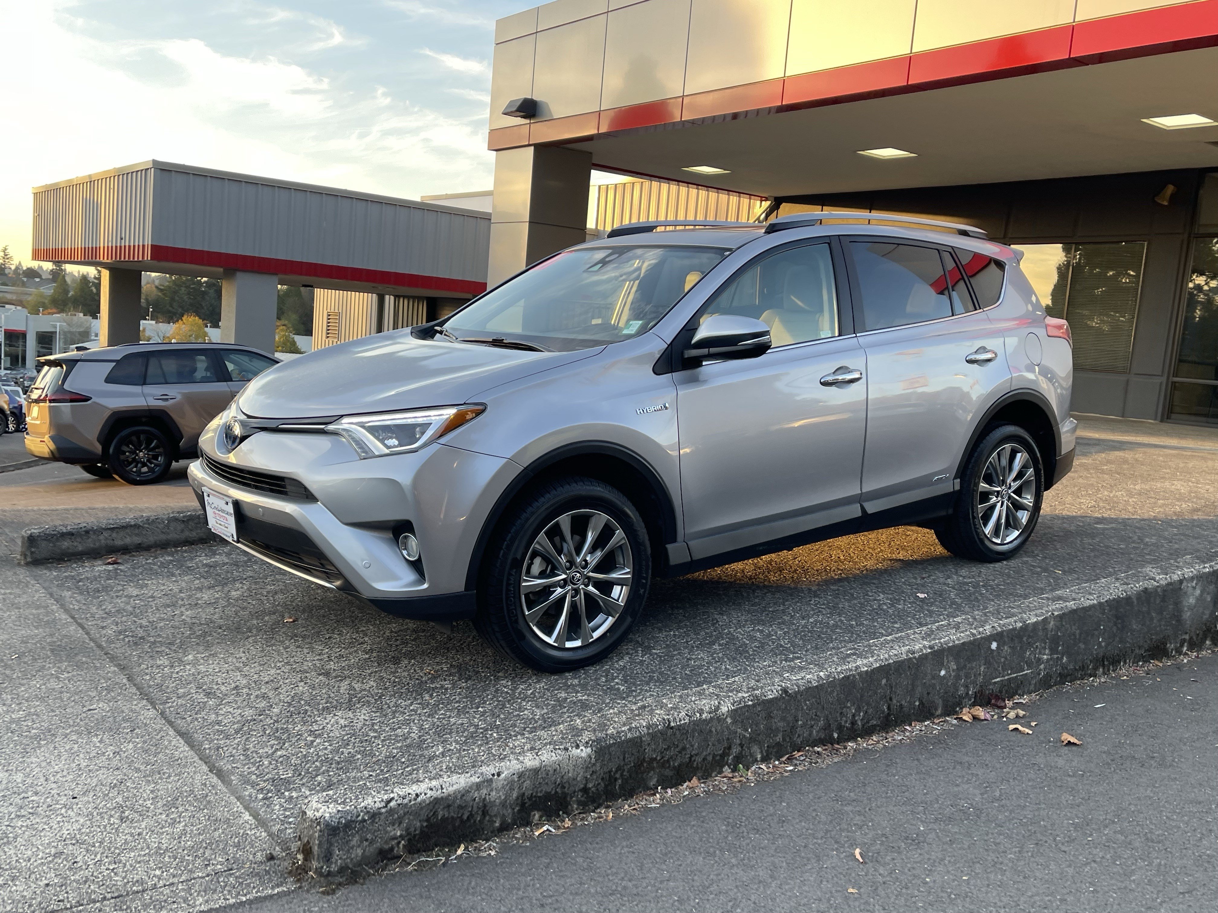 Used 2017 Toyota RAV4 Limited w/ All Weather Liner Package AWD/4WD image 4