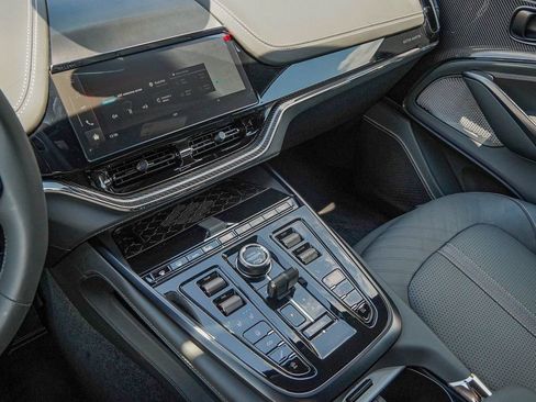 New 2025 Aston Martin DBX 707 AWD/4WD image 8