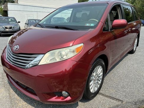 Used 2012 Toyota Sienna XLE w/ Premium Pkg FWD image 1