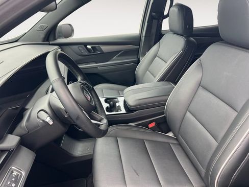 Used 2025 Buick Enclave Preferred AWD/4WD image 11