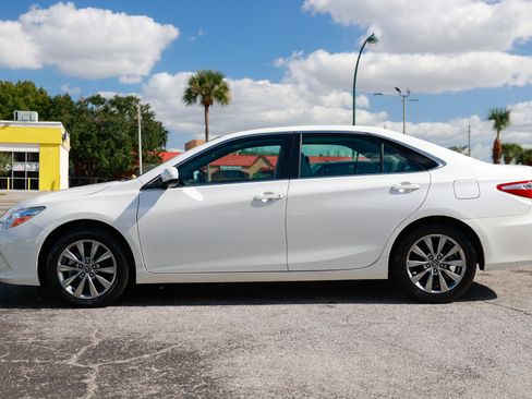 Used 2017 Toyota Camry XLE w/ Moonroof Package image 8