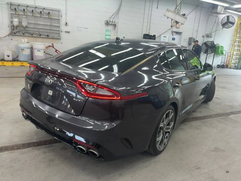 Used 2018 Kia Stinger GT1 RWD image 2