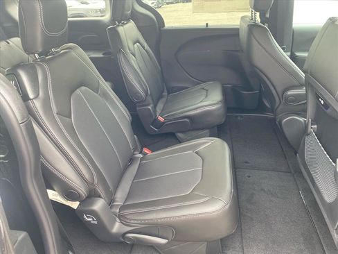New 2027 Chrysler Pacifica Select FWD image 13