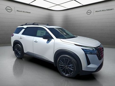 New 2026 Nissan Pathfinder SL w/ SL Premium Package AWD/4WD image 2