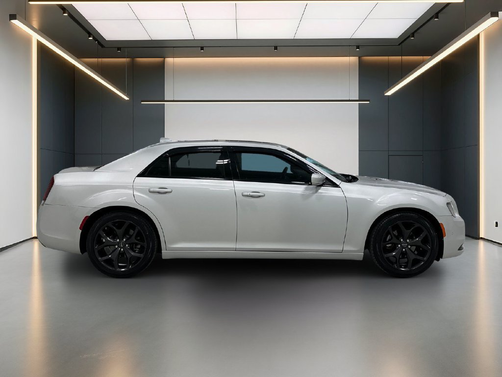 Used 2022 Chrysler 300 S w/ Comfort Group RWD image 7