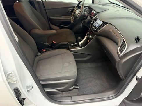 Used 2021 Chevrolet Trax LS w/ Tint and Cruise Package image 41