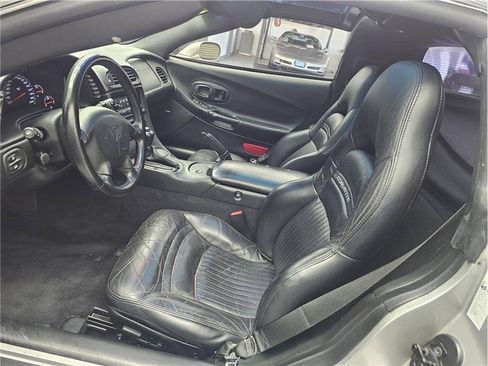 Used 2004 Chevrolet Corvette Coupe w/ Preferred Equipment Group RWD image 9