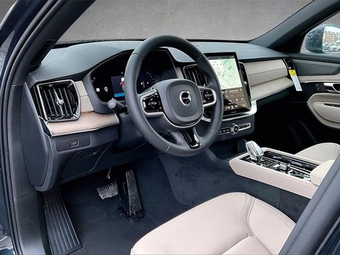 New 2026 Volvo XC90 B6 Plus w/ Protection Package Premier image 7