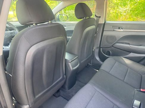 Used 2020 Hyundai Elantra SE w/ Cargo Package (C1) FWD image 18