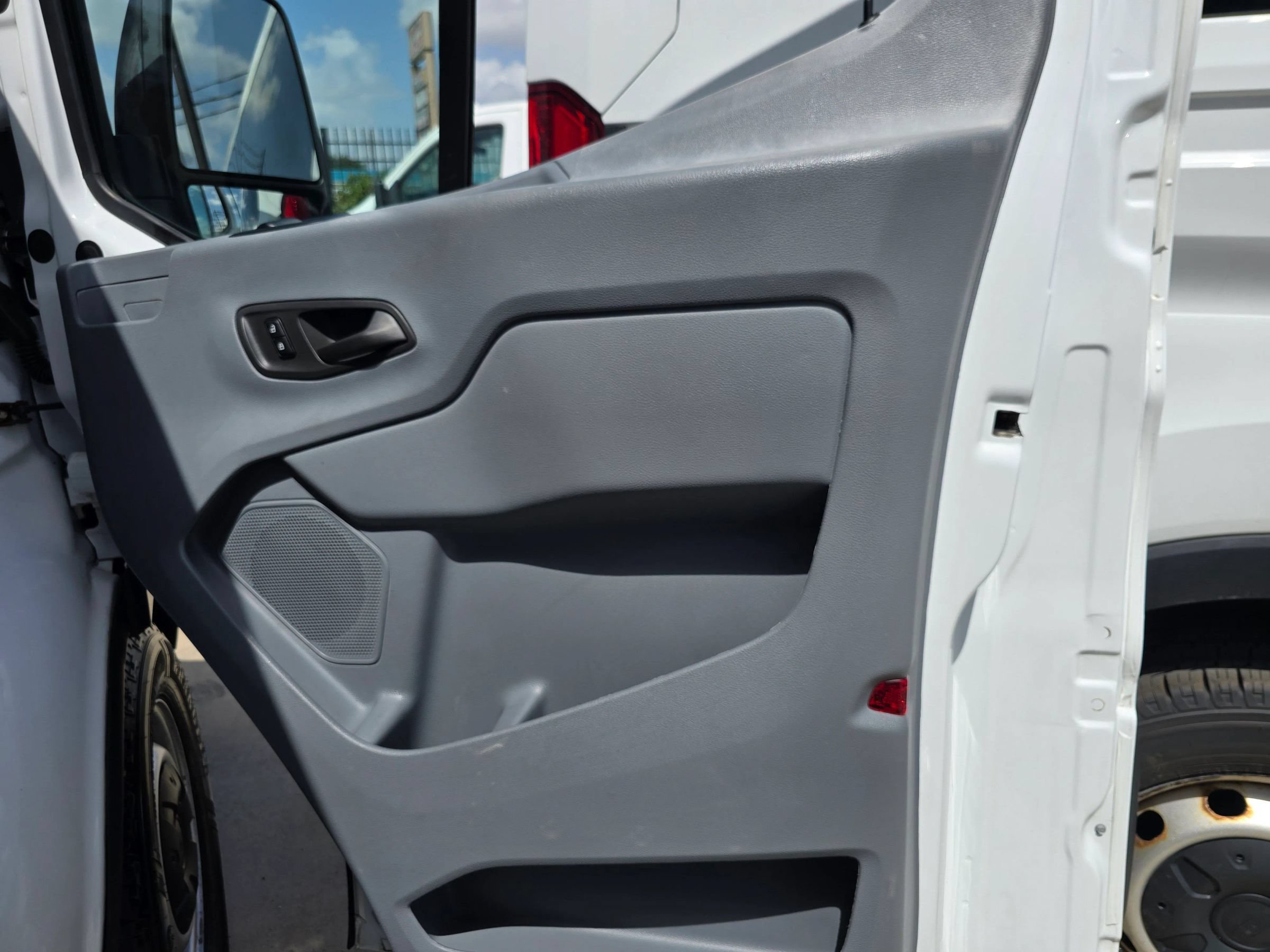 Used 2018 Ford Transit 350 XL RWD image 30
