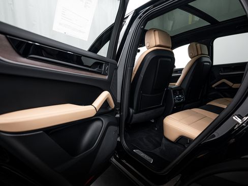 Certified 2026 Porsche Cayenne AWD/4WD image 22