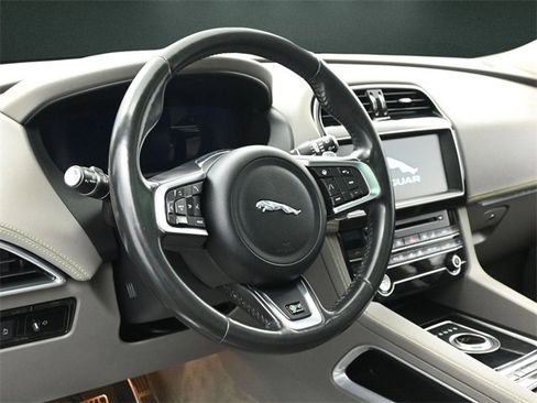 Used 2020 Jaguar F-PACE R-Sport image 23
