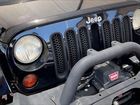 Used 2012 Jeep Wrangler Sahara w/ Connectivity Group AWD/4WD image 27