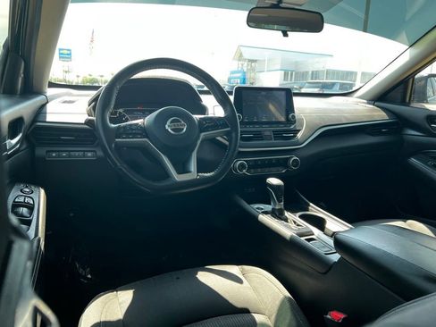 Used 2021 Nissan Altima 2.5 SV w/ SV Premium Package AWD/4WD image 18