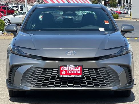 Used 2025 Toyota Camry SE FWD image 10