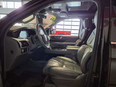 Used 2019 Lincoln Navigator L Reserve image 24