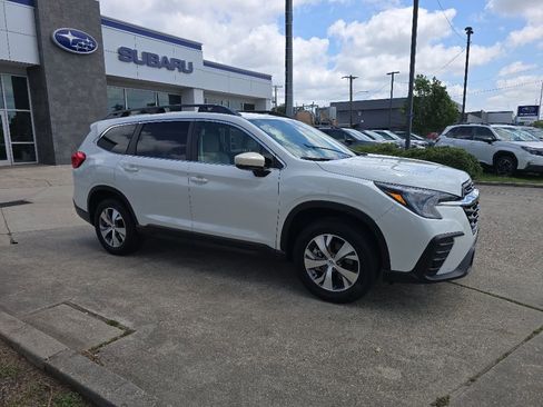 Used 2025 Subaru Ascent Premium AWD/4WD image 2