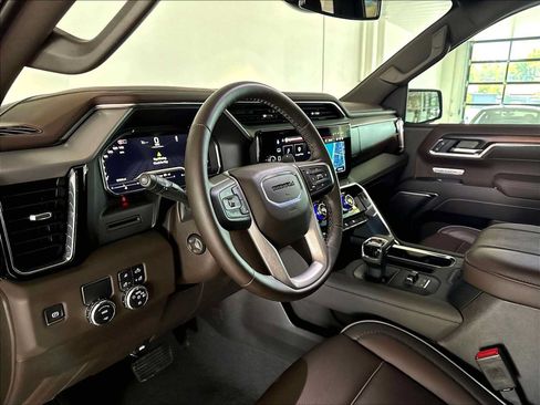 Used 2025 GMC Sierra 1500 Denali RWD image 7