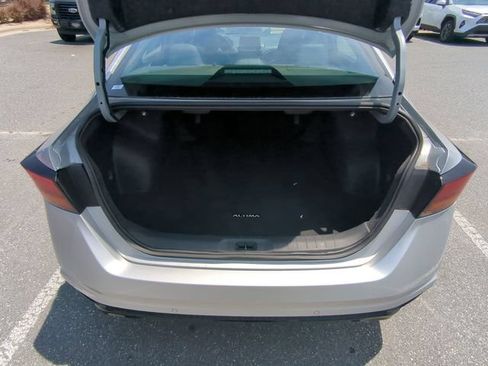 Used 2024 Nissan Altima 2.5 SR FWD image 34