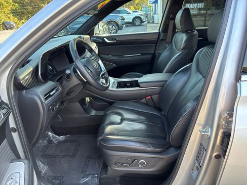 Used 2024 Hyundai Palisade Calligraphy image 18