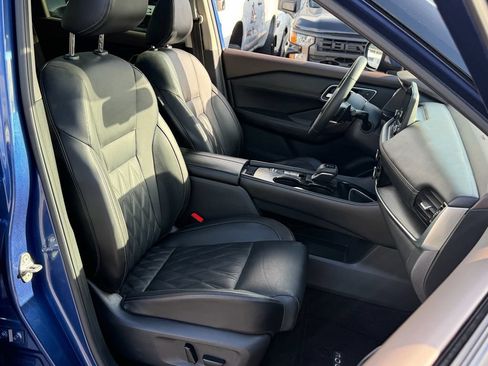 Certified 2023 Nissan Rogue Platinum FWD image 18