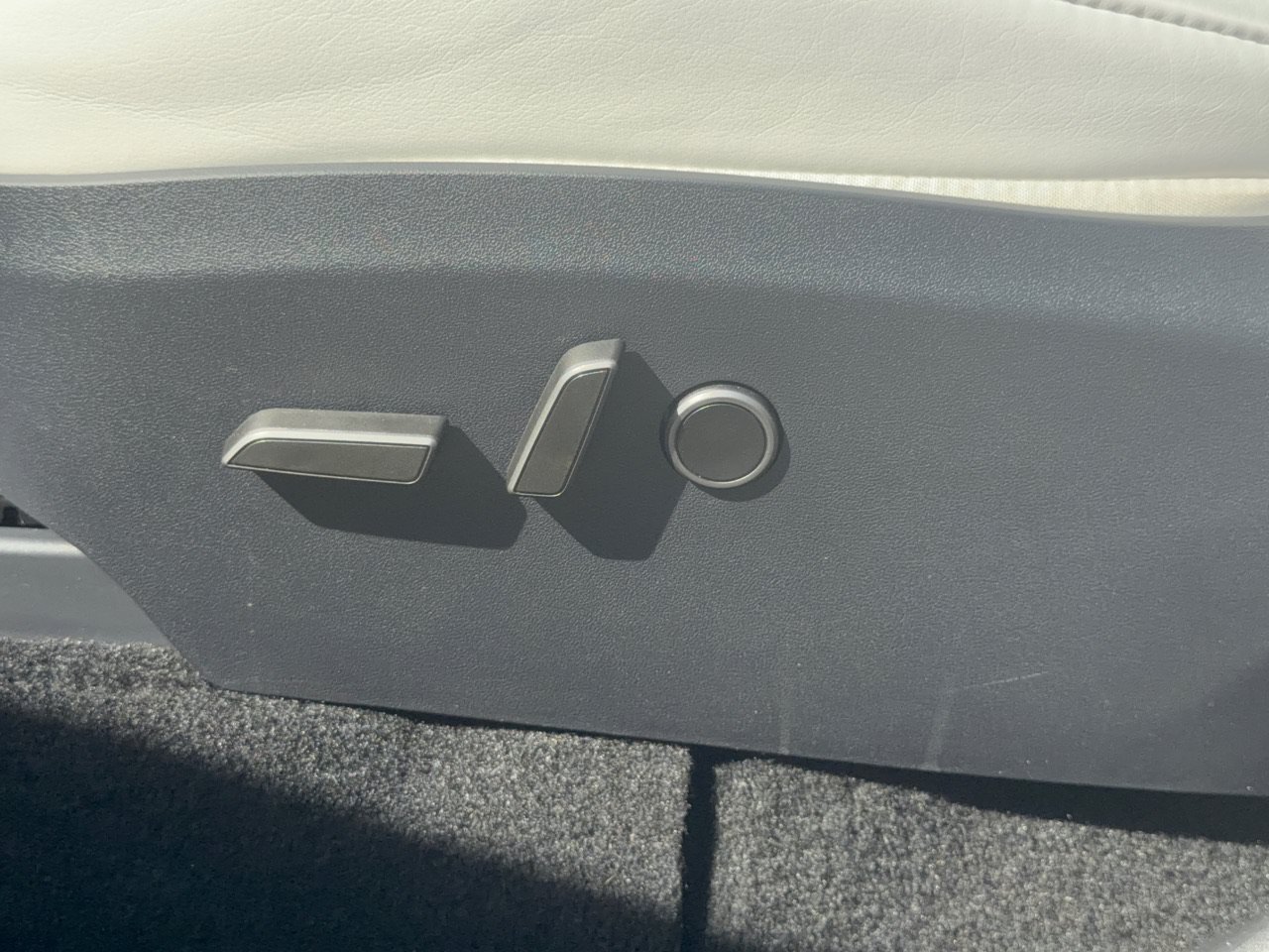Used 2024 Tesla Model Y Long Range RWD image 16