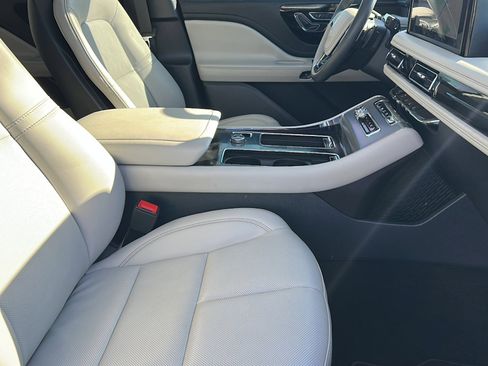Used 2025 Lincoln Aviator 2WD image 24