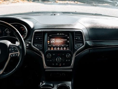 Used 2014 Jeep Grand Cherokee Overland w/ Advanced Technology Group AWD/4WD image 28