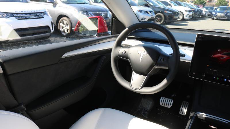 Used 2023 Tesla Model Y Performance AWD/4WD image 27