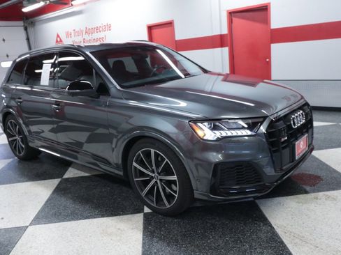 Used 2020 Audi SQ7 Prestige w/ Prestige Package image 3