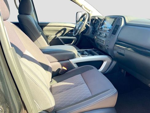 Used 2024 Nissan Titan SV w/ SV Convenience Package RWD image 28