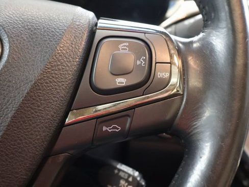 Used 2013 Toyota Avalon Limited w/ Technology Pkg FWD image 19