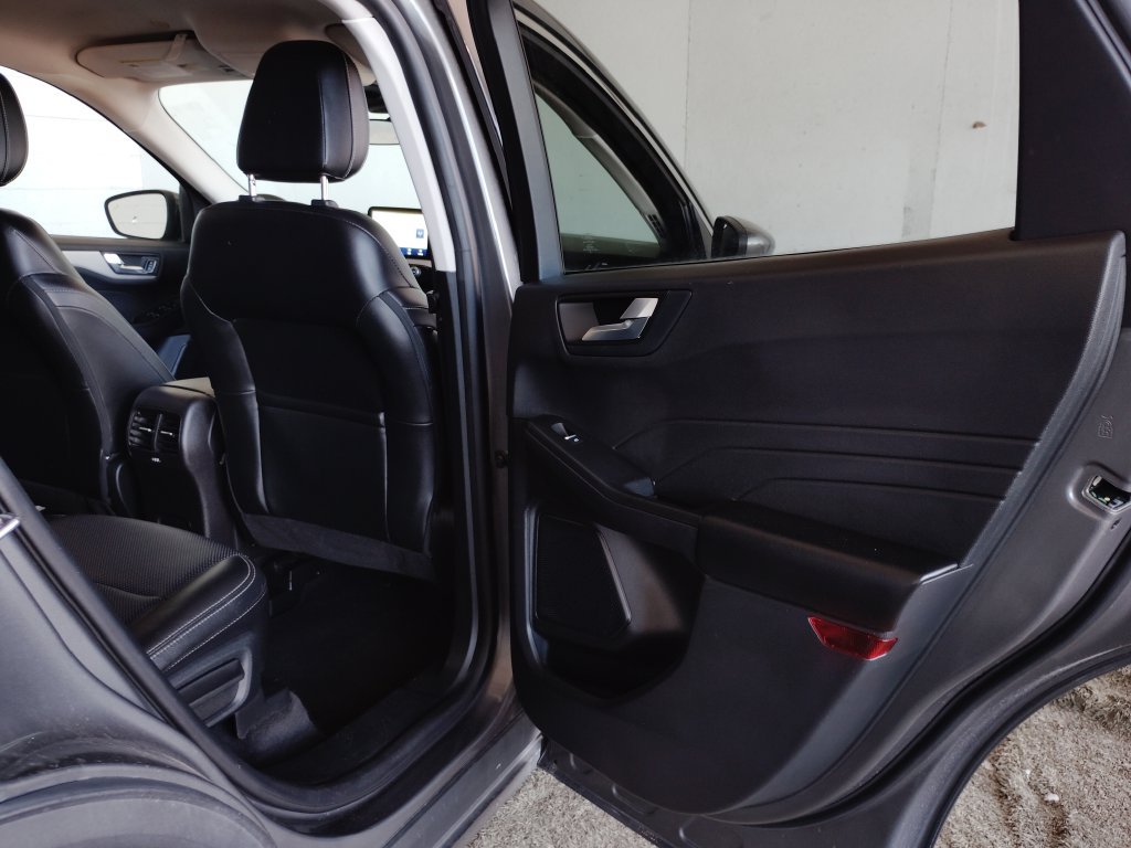 Used 2022 Ford Escape SEL FWD image 16