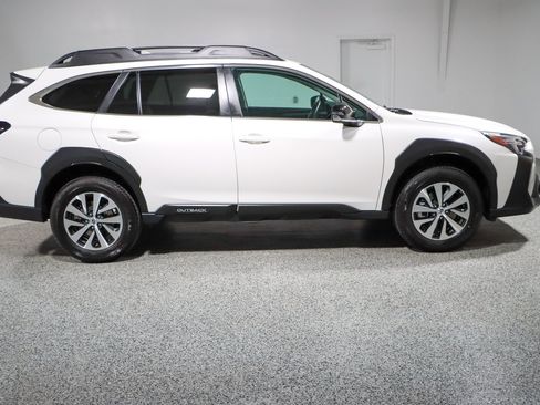 Used 2024 Subaru Outback Premium AWD/4WD image 6